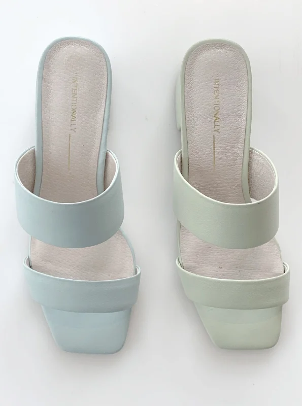 INTENTIONALLY BLANK STEP IN HEEL PASTEL